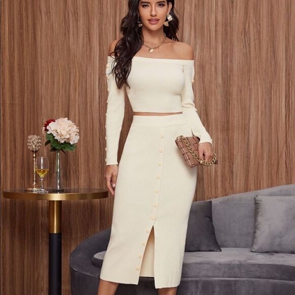 ✨2xHP✨Off Shoulder Button Sweater&Split Skirt ✨ - Picture 1 of 7